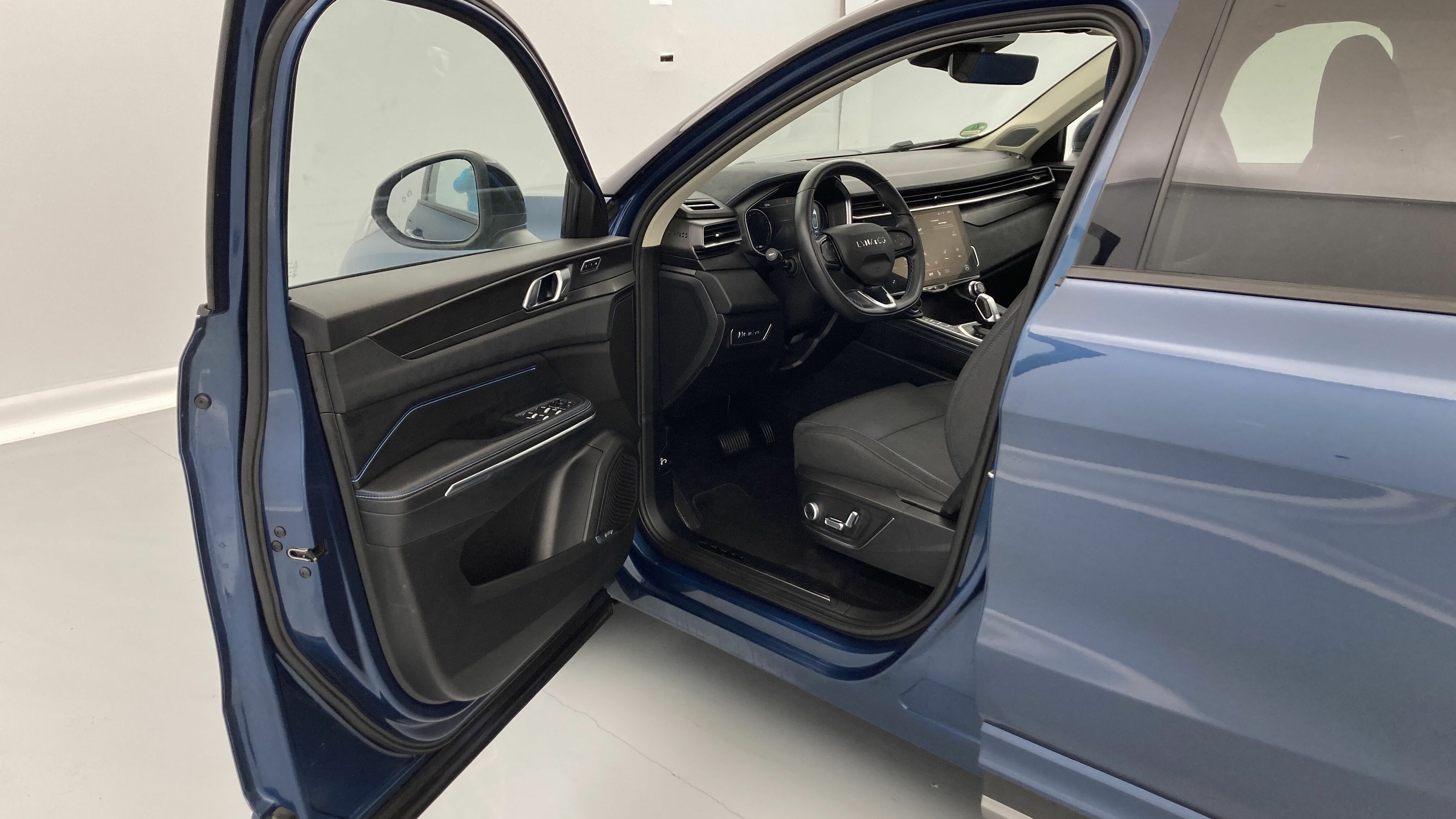 lynk&co 1 nv 1.5 PHEV 261 2022 blue 14