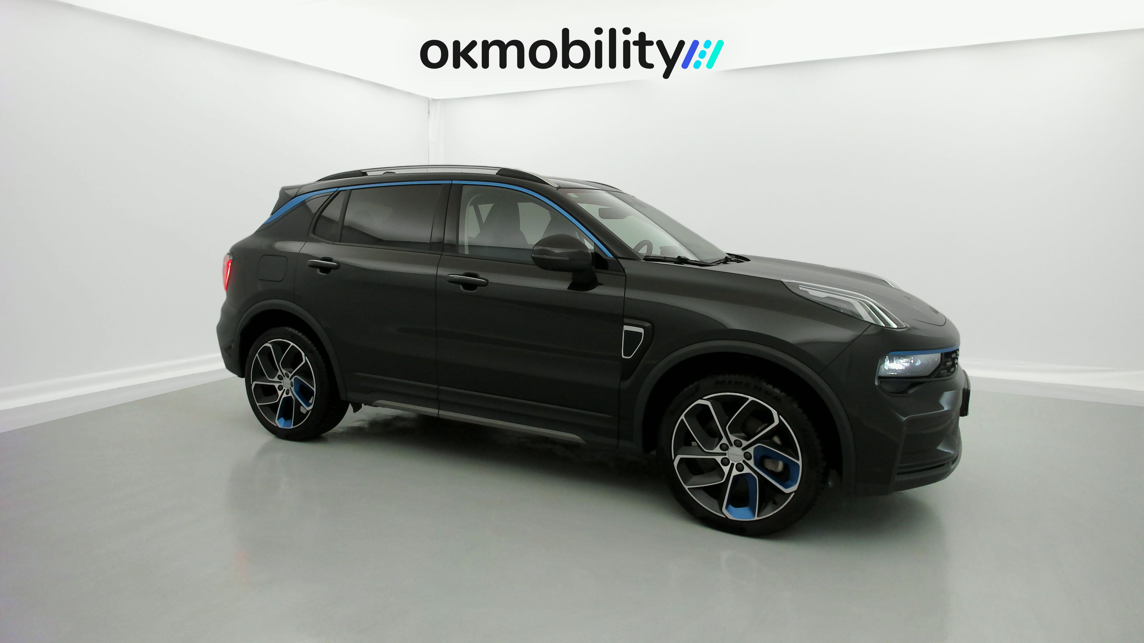 lynk&co 1 nv 1.5 PHEV 261 2022 black 4