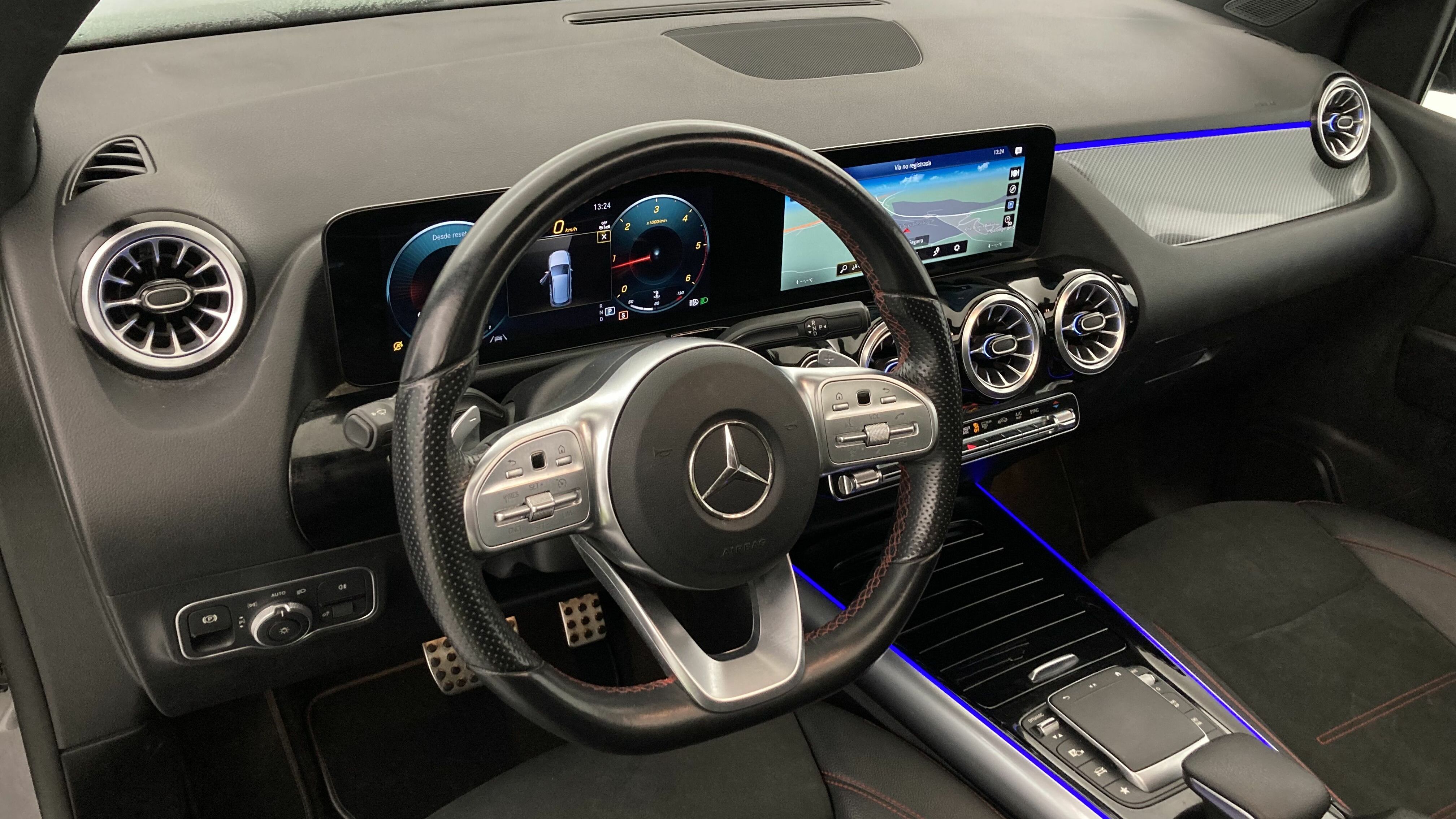 mercedes benz clase b amg line 200D 150 DCT 2022 gris montana 14