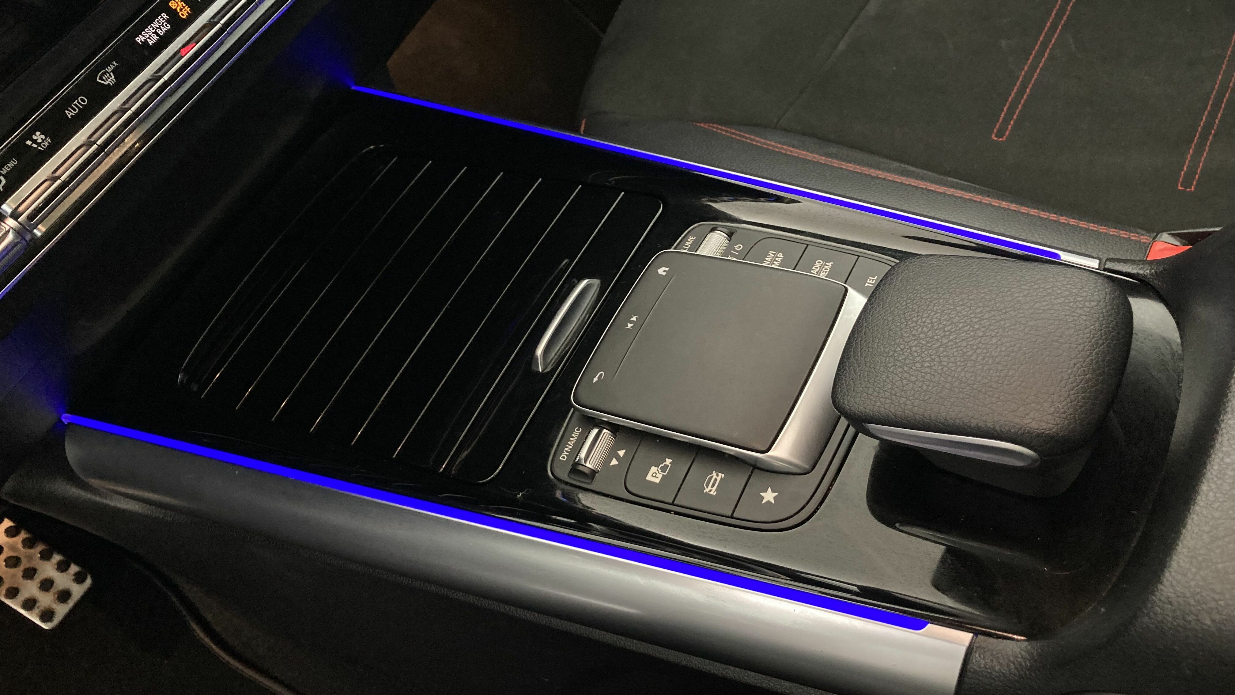 mercedes benz clase b amg line 200D 150 DCT 2022 gris montana 19