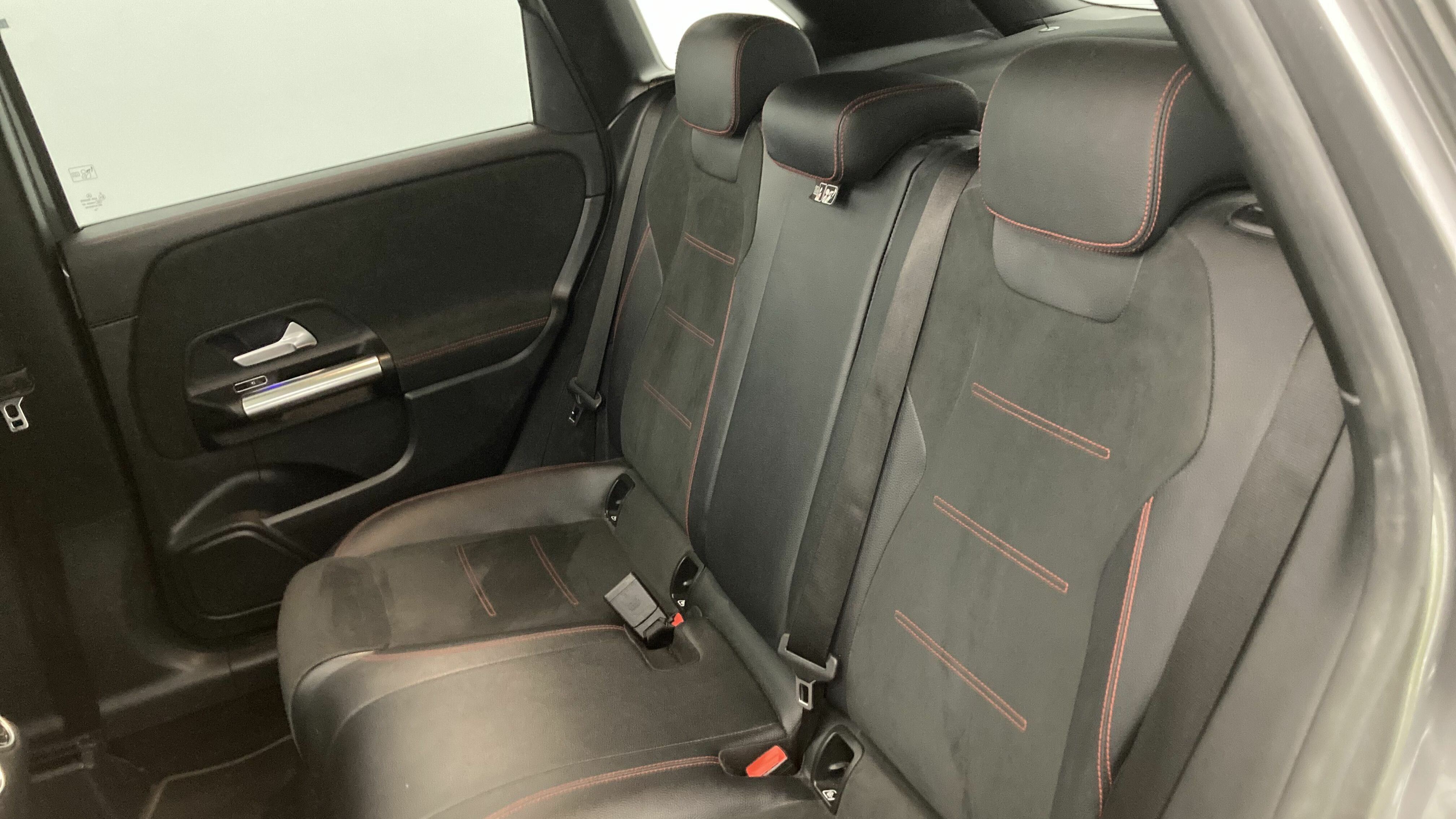 mercedes benz clase b amg line 200D 150 DCT 2022 gris montana 20