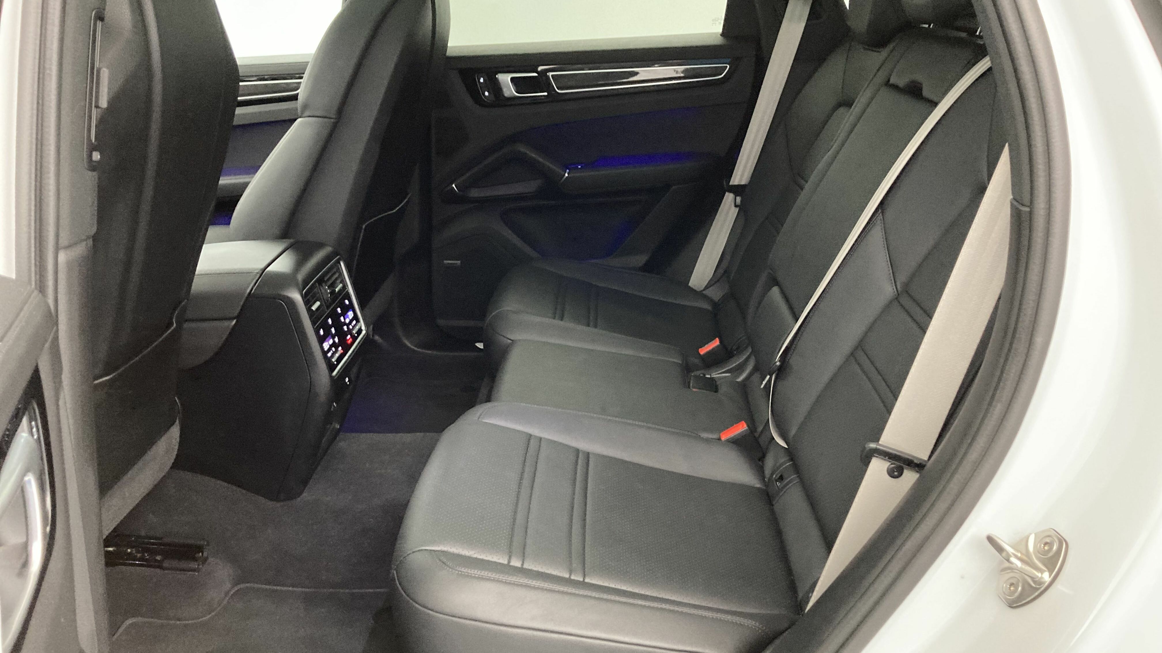 porsche cayenne coupe platinum edition 3.0 E-HYBRID 462 TIPTRONIC 2023 blanco carrara metalizado 21