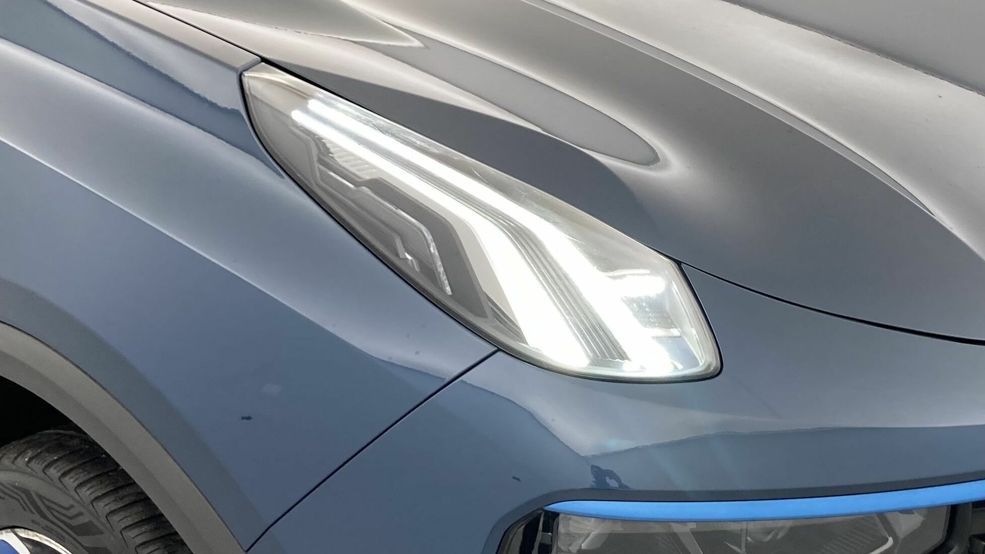 lynk&co 1 nv 1.5 PHEV 261 2022 blue 24