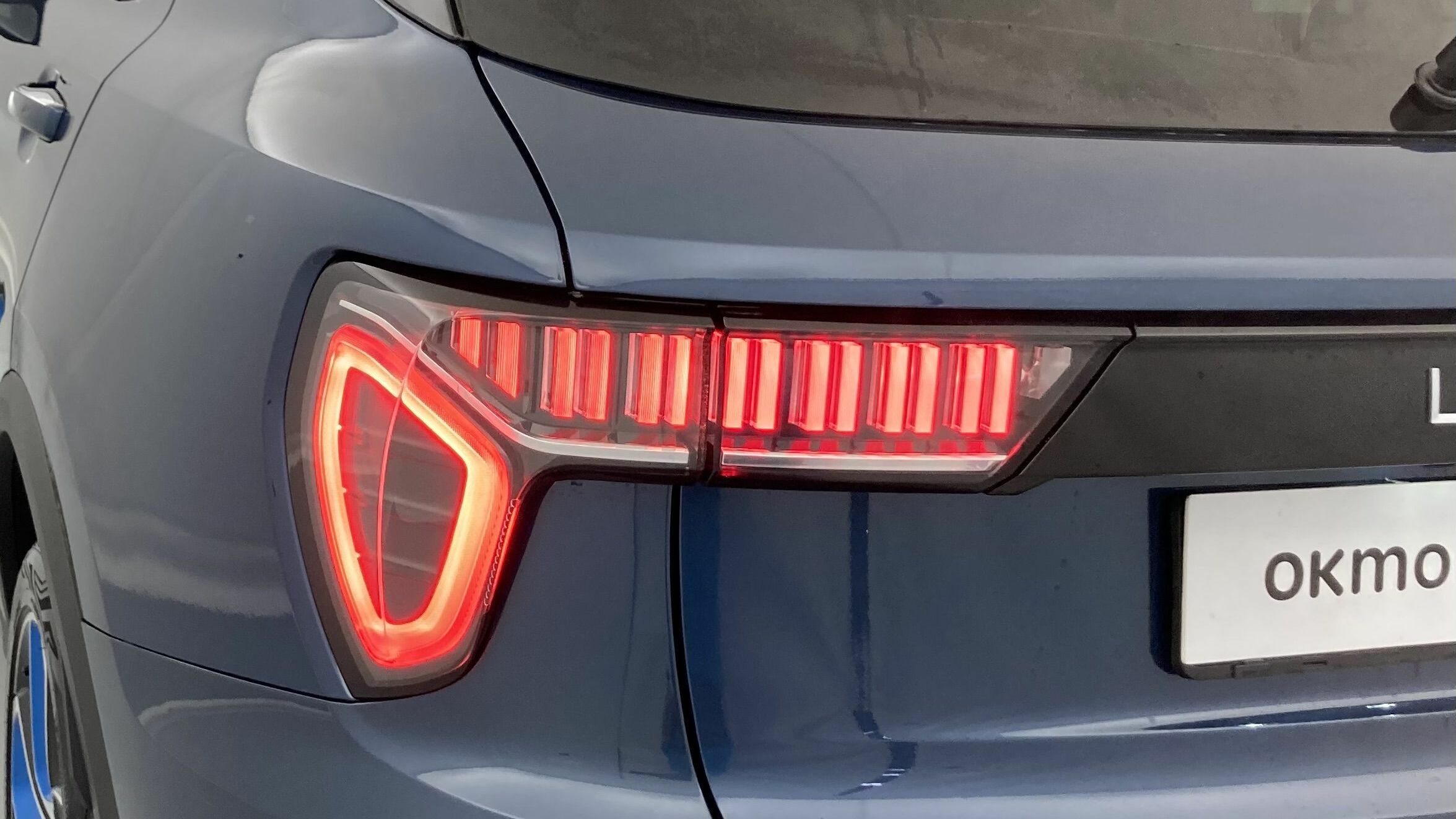 lynk&co 1 nv 1.5 PHEV 261 2022 blue 24