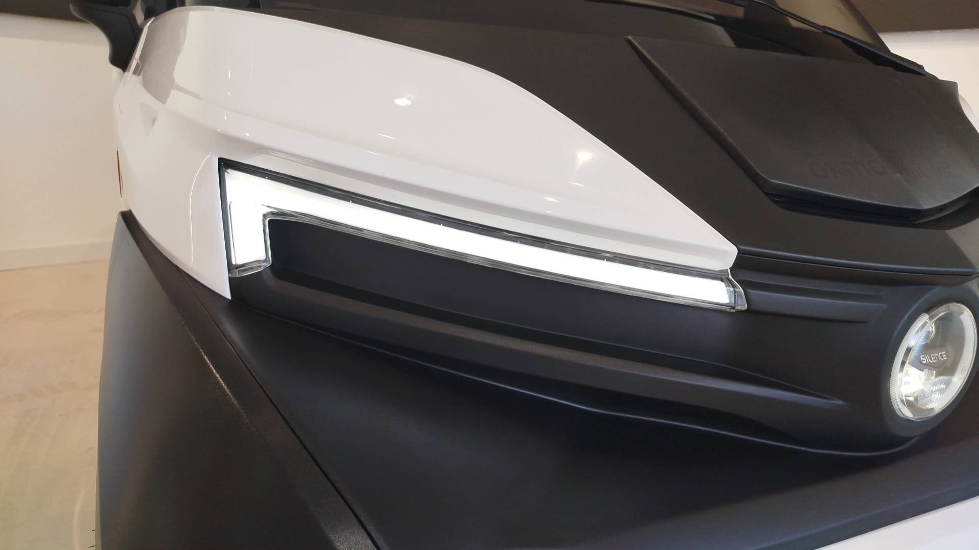 silence s04 nanocar l7e nv 14KW 19 2023 blanco 21