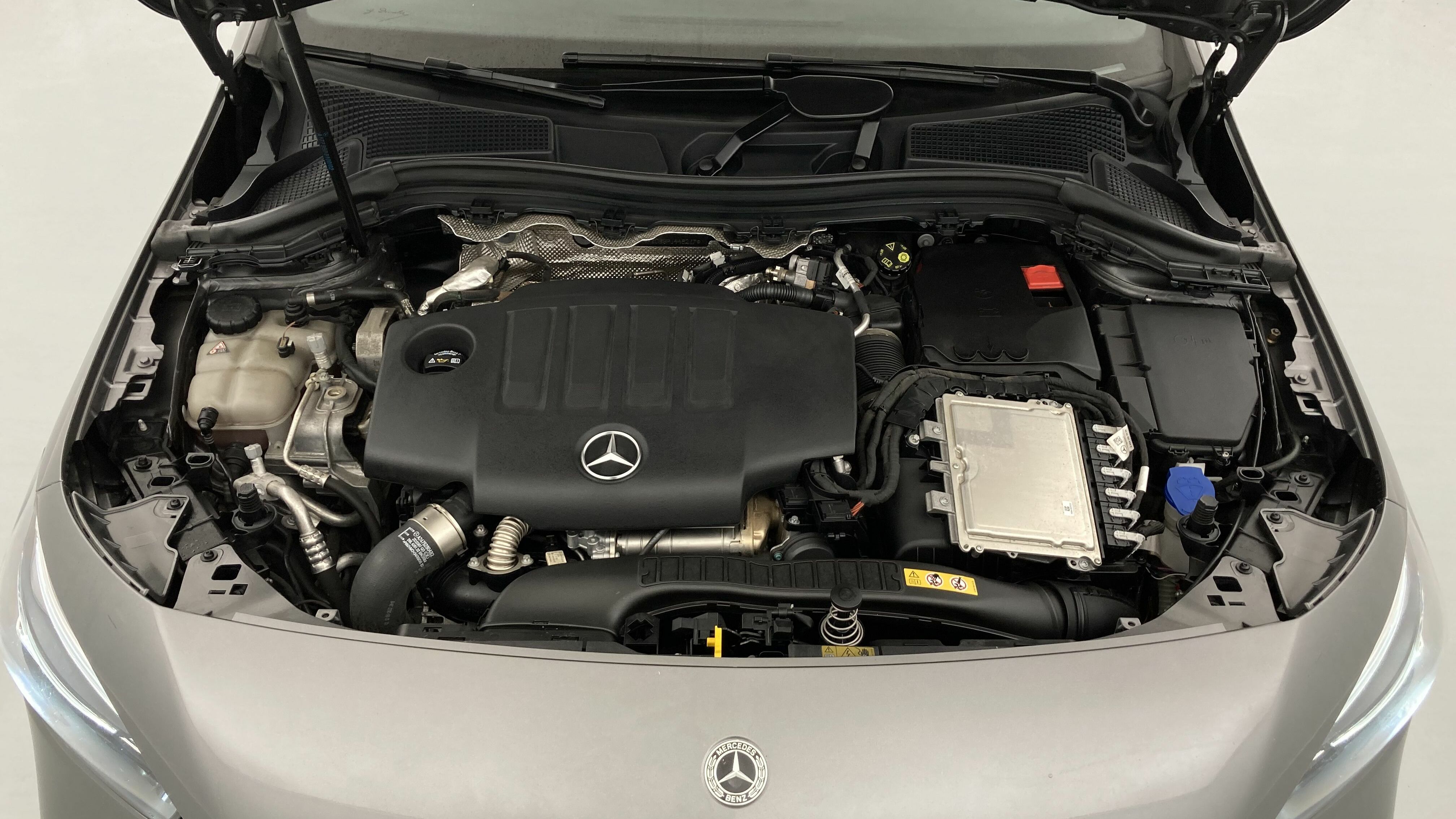 mercedes benz clase b amg line 200D 150 DCT 2022 gris montana 24