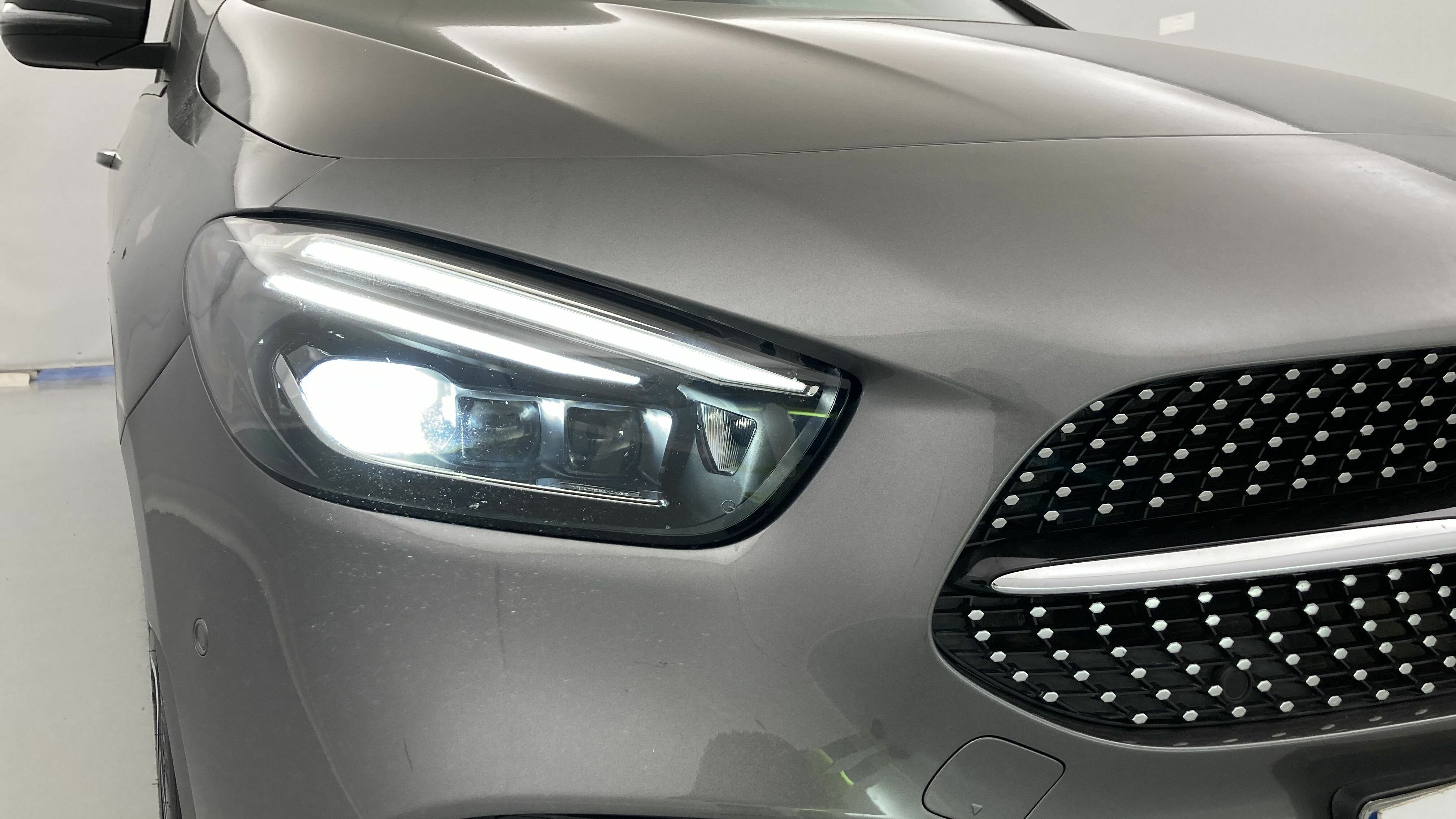 mercedes benz clase b amg line 200D 150 DCT 2022 gris montana 28