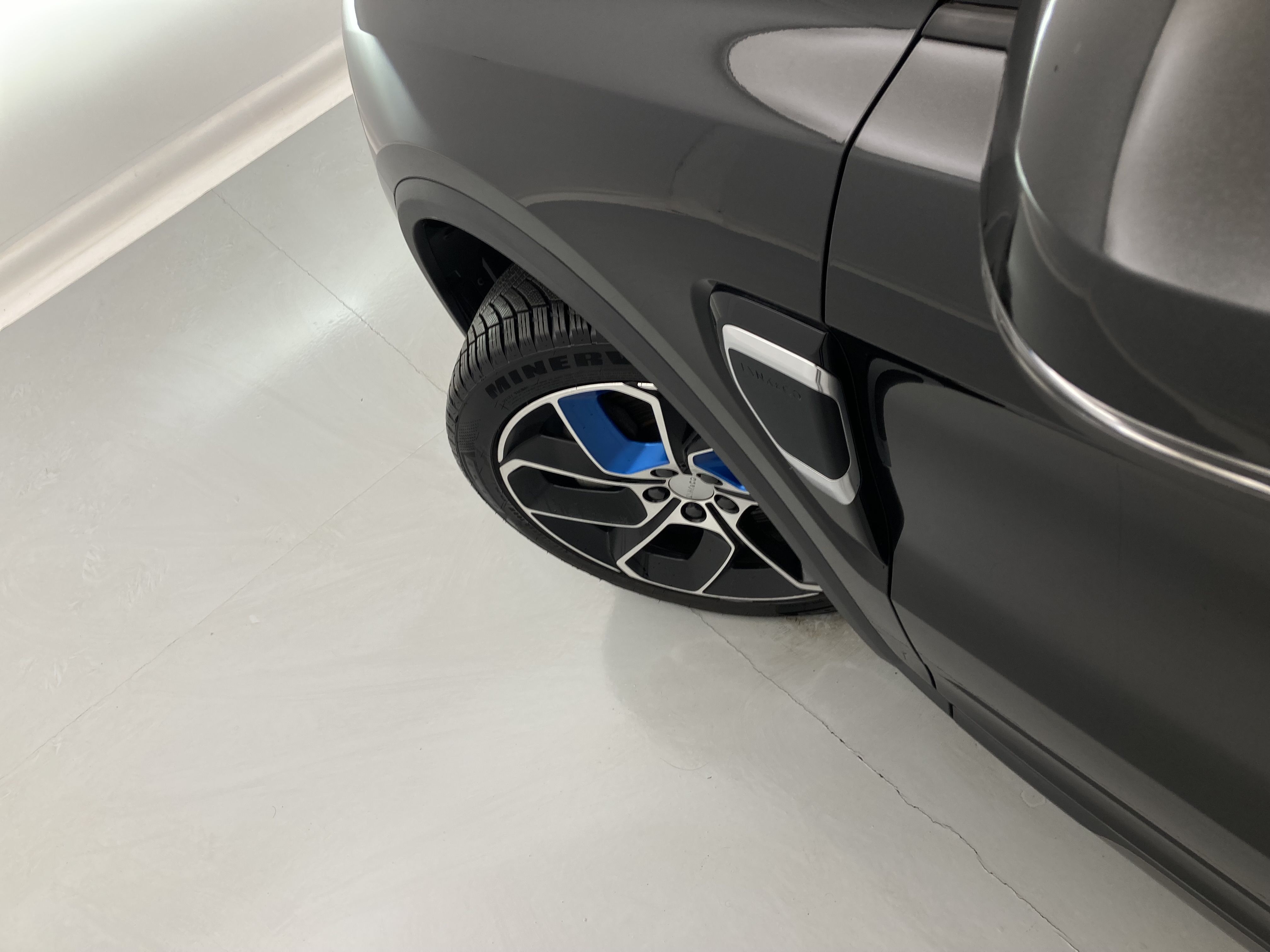 lynk&co 1 nv 1.5 PHEV 261 2022 black 30