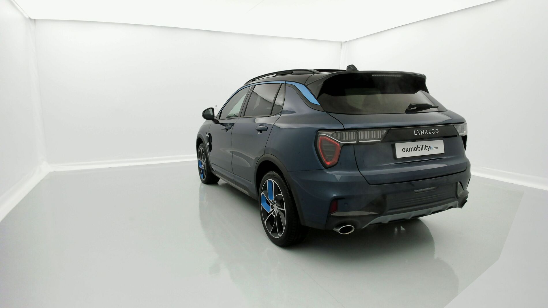 lynk&co 1 nv 1.5 PHEV 261 2022 blue 5