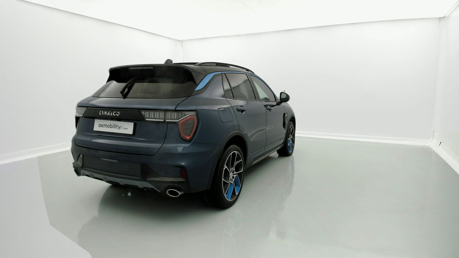 lynk&co 1 nv 1.5 PHEV 261 2022 blue 8
