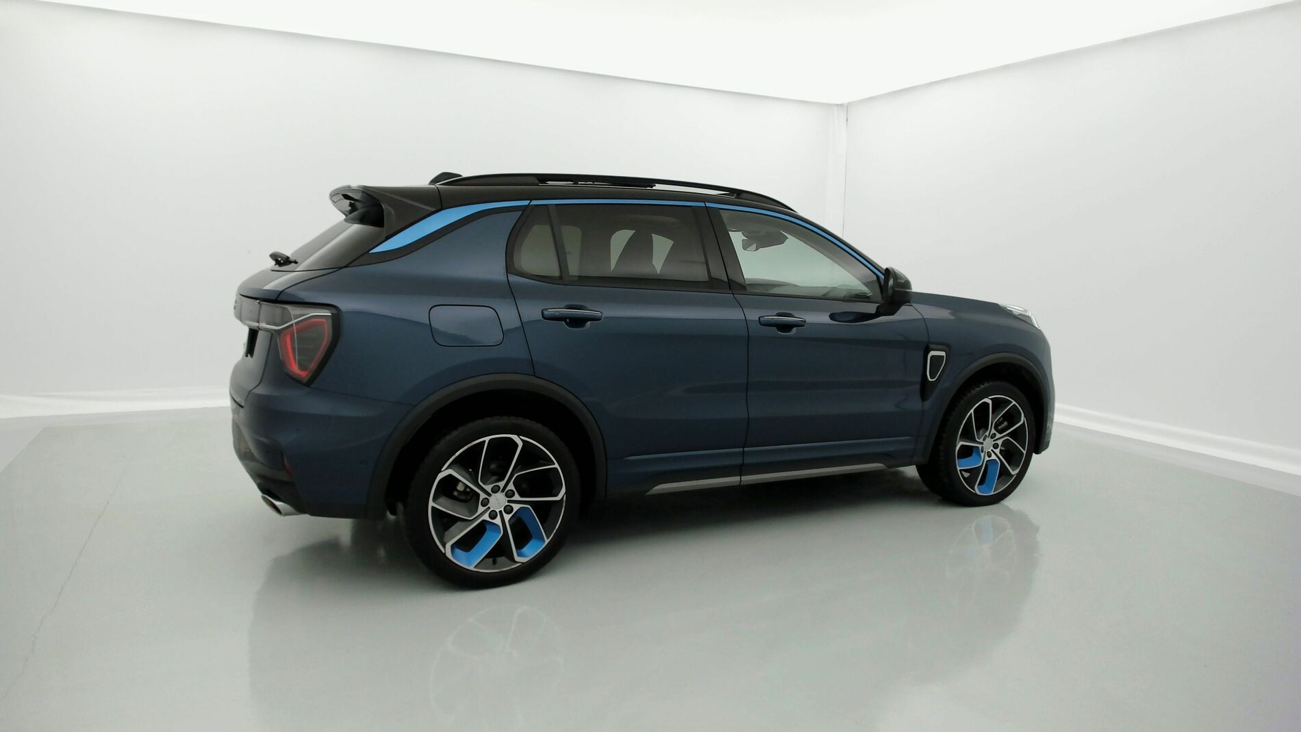 lynk&co 1 nv 1.5 PHEV 261 2022 blue 10