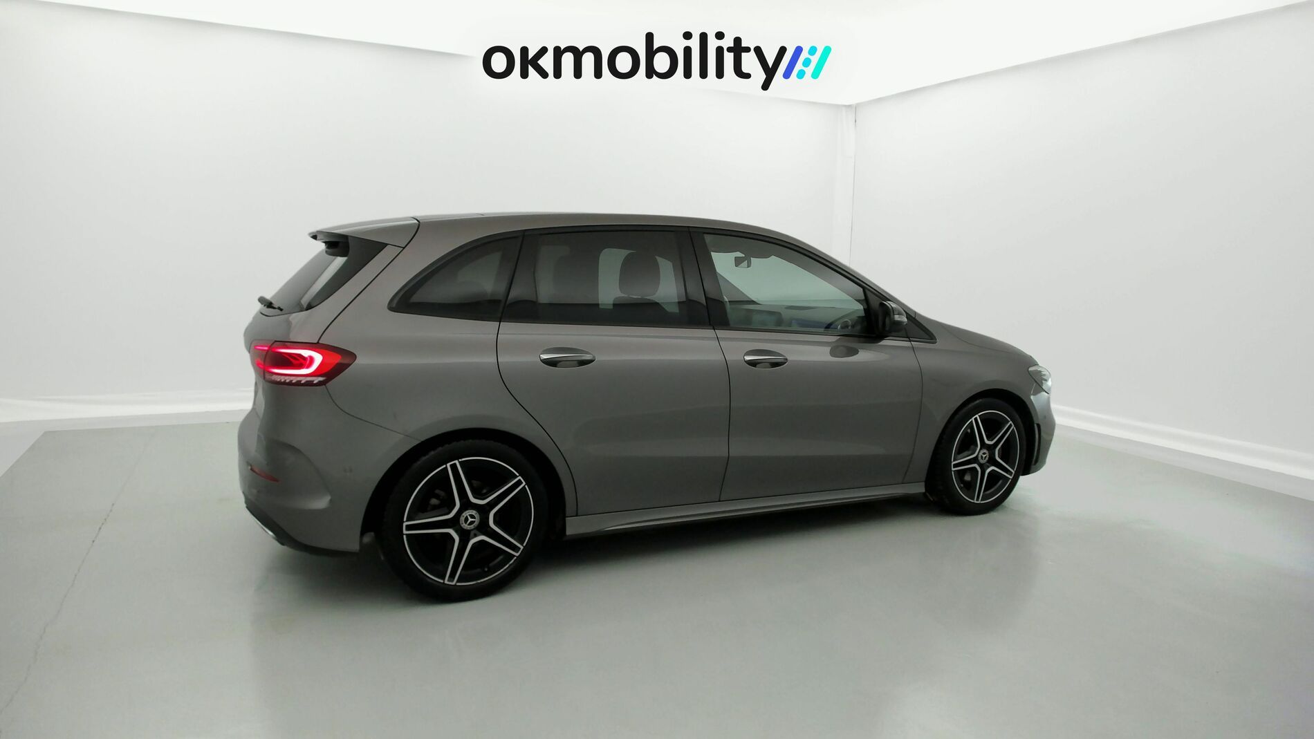 mercedes benz clase b amg line 200D 150 DCT 2022 gris montana 11